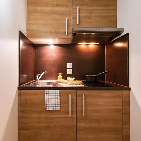 Cerise Bordeaux Aeroport Готель Мериньяк