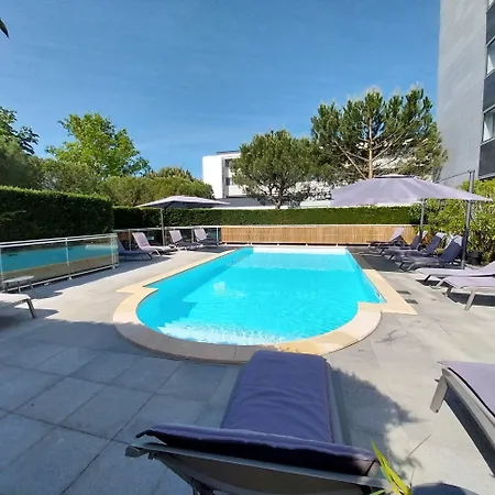 Готель Cerise Bordeaux Aeroport