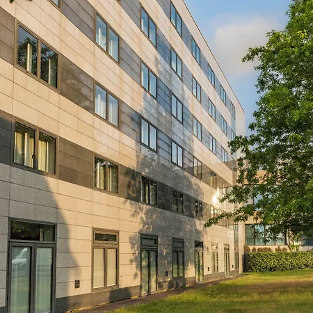 Готель Cerise Bordeaux Aeroport