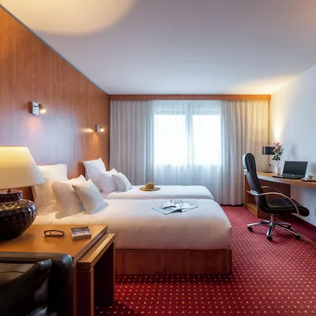 Cerise Bordeaux Aeroport 3* Мериньяк