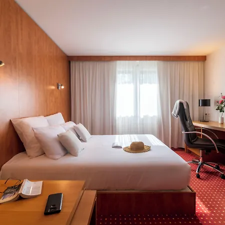 Hotel Cerise Bordeaux Aéroport 3*