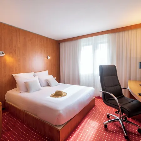 Cerise Bordeaux Aeroport 3* Мериньяк