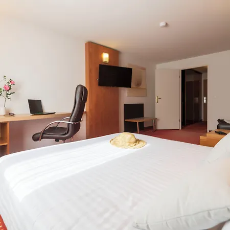 Hotel Cerise Bordeaux Aéroport 3*