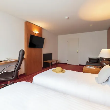 Готель Cerise Bordeaux Aeroport