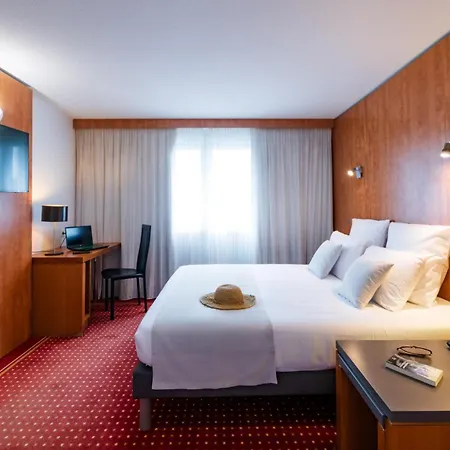 Hotel Cerise Bordeaux Aéroport 3*