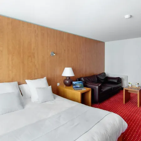 Hotel Cerise Bordeaux Aéroport 3*