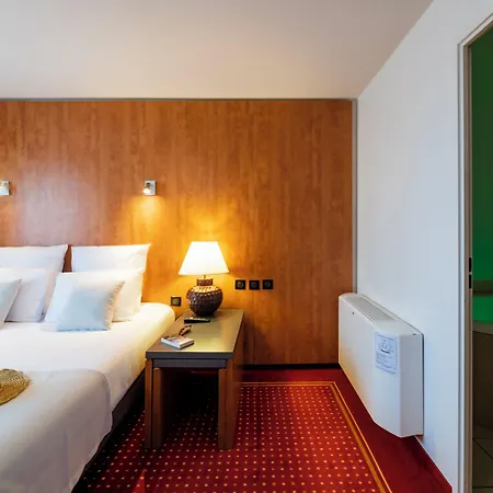 Hotel Cerise Bordeaux Aéroport 3*