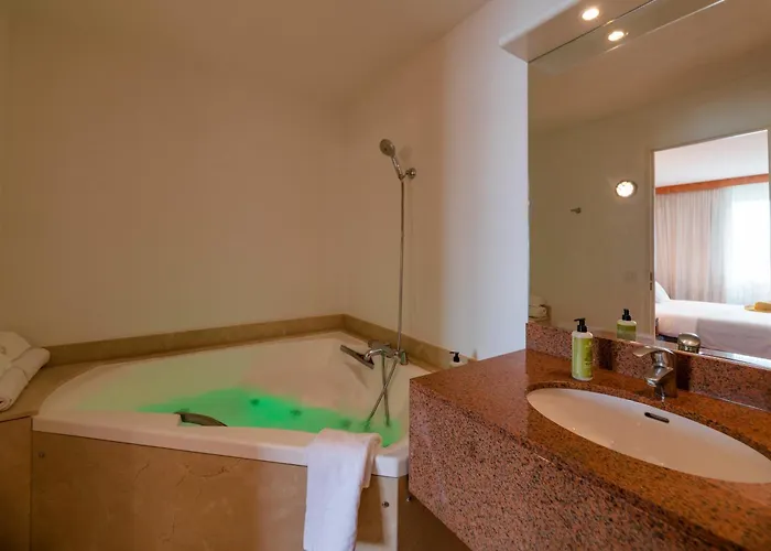 Hotel Cerise Bordeaux Aeroport 3*