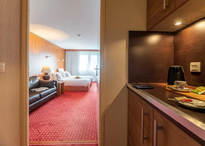 Cerise Bordeaux Aeroport Hotel 3*