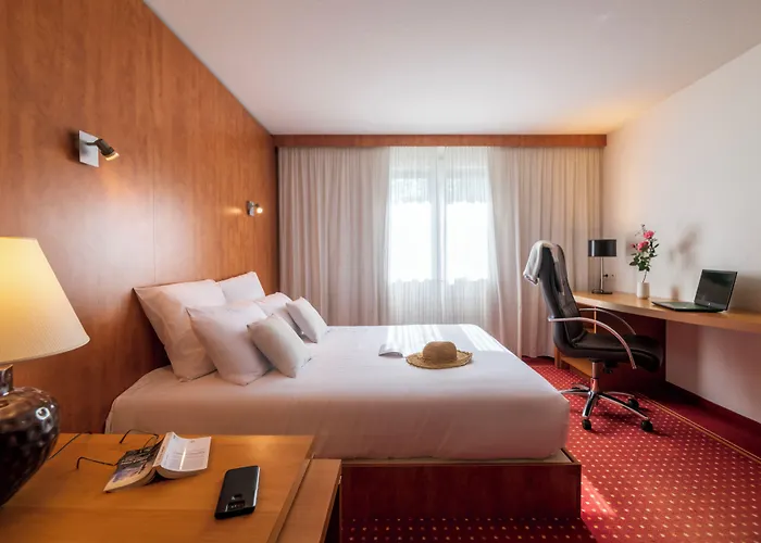 Hotel Cerise Bordeaux Aeroport 3*