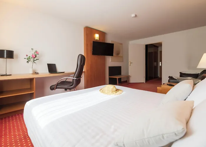 Hotel Cerise Bordeaux Aeroport 3*