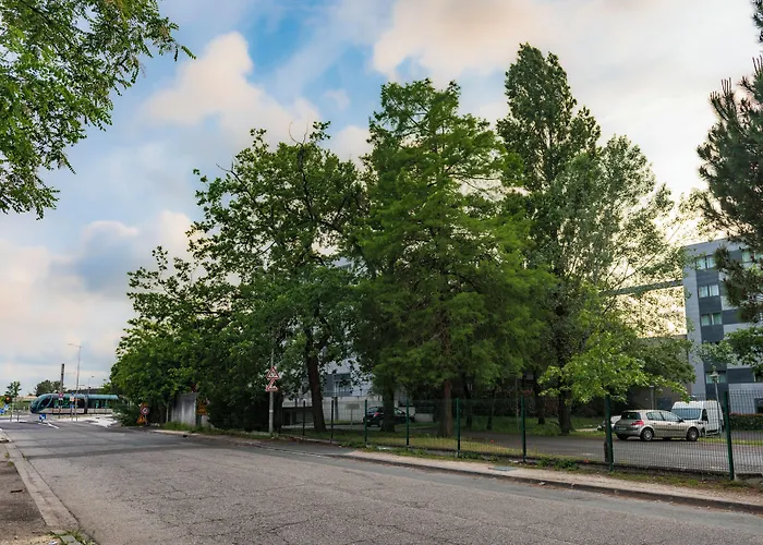 Cerise Bordeaux Aeroport Hotel 3*